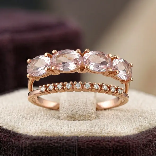 Meia Aliança Dupla de Ouro Rosé com Diamantes e 2,0 Cts em Morganitas Oval