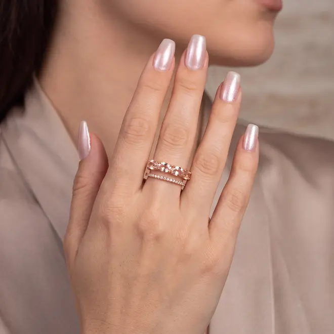 Meia Aliança Dupla de Ouro Rosé com Diamantes e 2,0 Cts em Morganitas Oval
