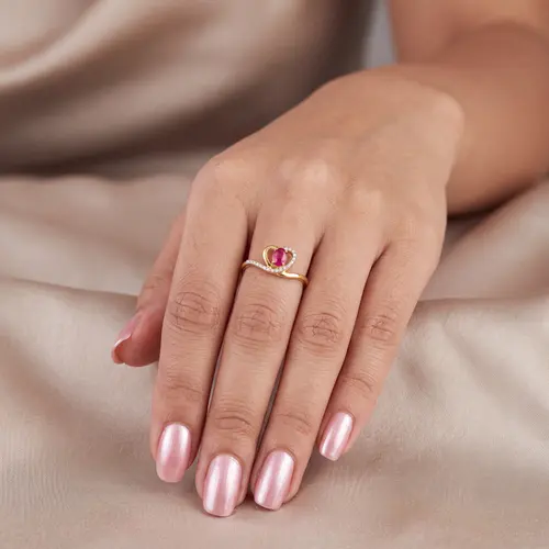 Anel Coração de Ouro Amarelo com 6 Diamantes e Rubi Oval