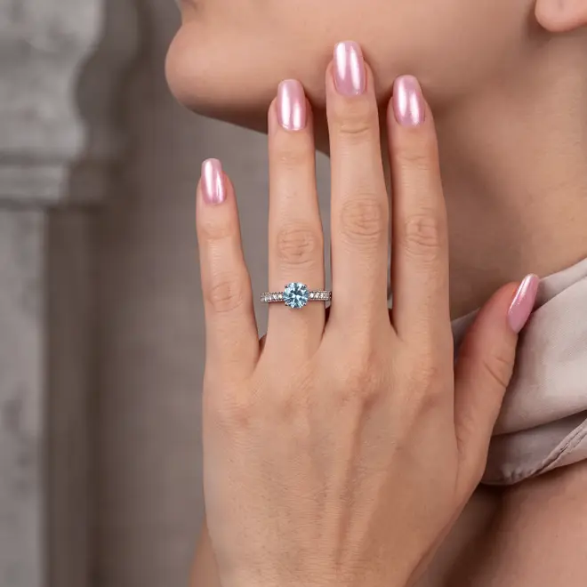 Anel modelo catedral de Ouro Branco com 14 Diamantes e Turmalina azul de 1,0 ct