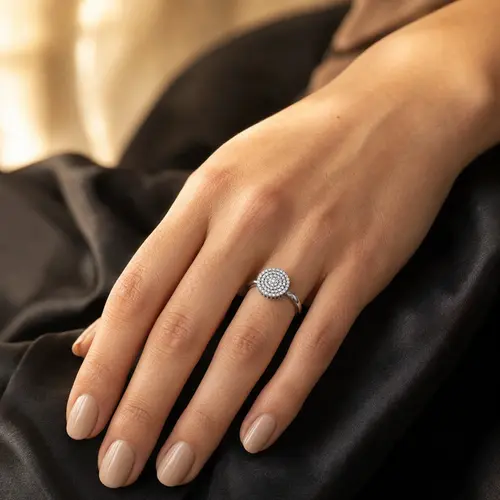 Anel Chuveiro redondo de Ouro Branco com 61 Diamantes