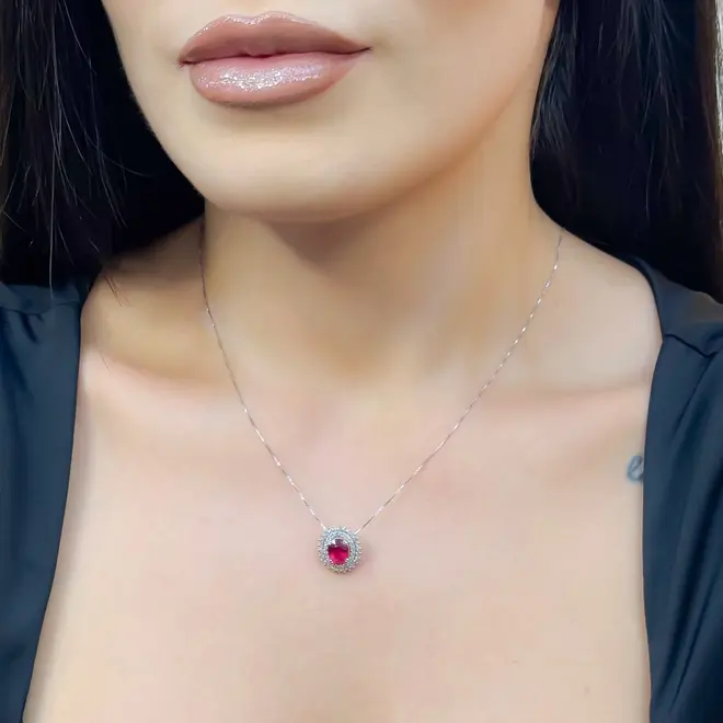 Pingente e Corrente de Ouro Branco com Diamantes e Rubi