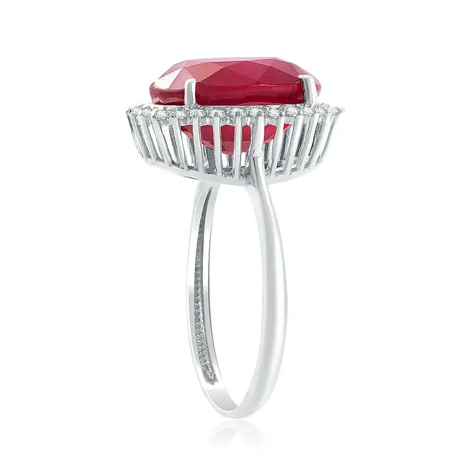 Anel de Ouro Branco com 28 Diamantes e Rubi de 6,78 Cts.