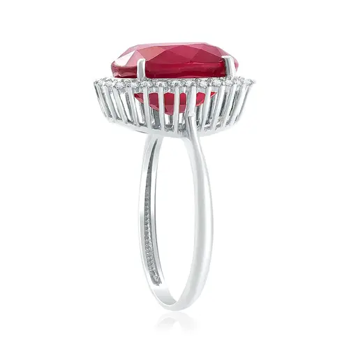 Anel de Ouro Branco com 28 Diamantes e Rubi de 6,78 Cts.