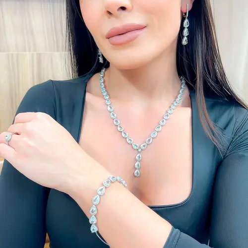 Conjunto Par de Brincos, Gargantilha e Pulseira e Anel de Prata com Cristais, Águas Marinhas