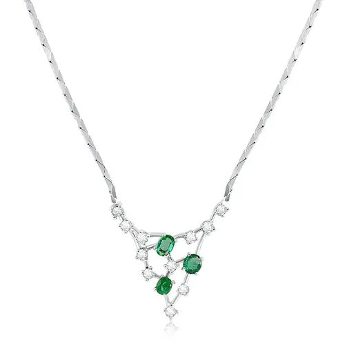 Gargantilha Trabalhada de Ouro Branco com 11 Diamantes e 3 Esmeraldas