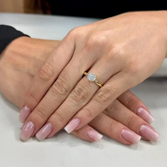 Anel Chuveiro de Ouro Amarelo com 19 Diamantes