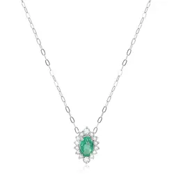 Pingente de Ouro Branco com Corrente Elos Cartier, Diamantes e Esmeralda de 36 pts.