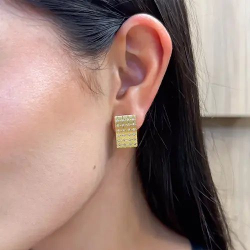 Par de Brincos Retangular de Ouro Amarelo com Diamantes