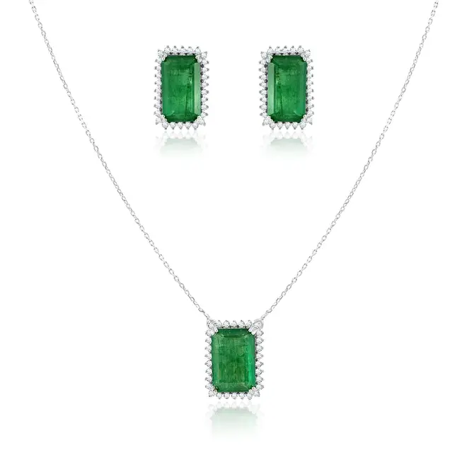 Conjunto Par de Brincos e Colar, com Diamantes e Esmeraldas