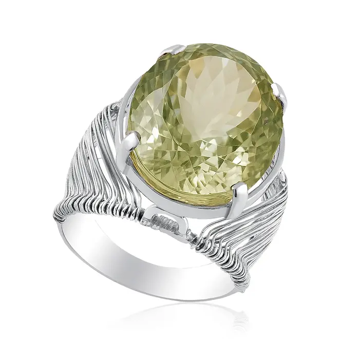 Anel Aramado de Ouro Branco com Prasiolita de 13,5 Cts.
