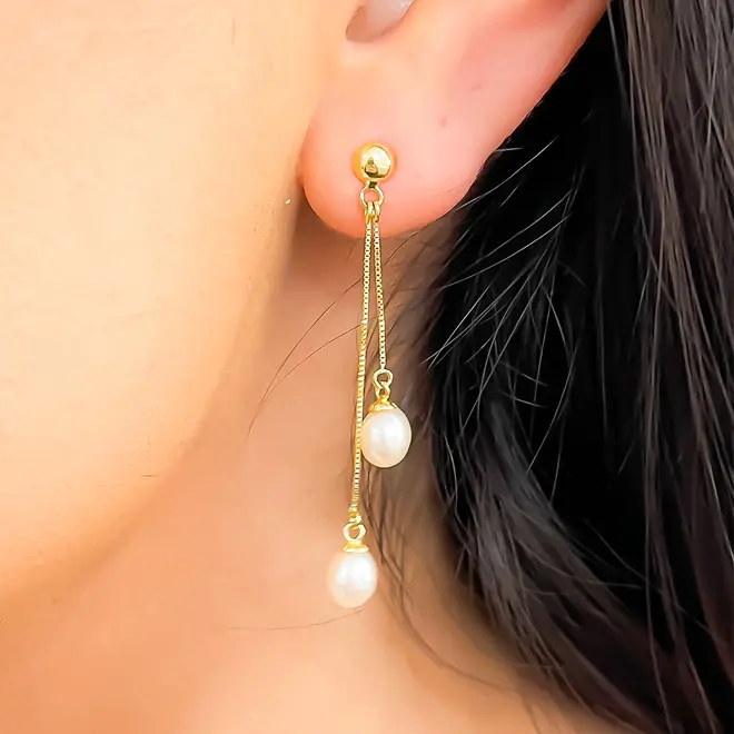 Par de Brincos com Pérolas de 5 mm, em Ouro Amarelo
