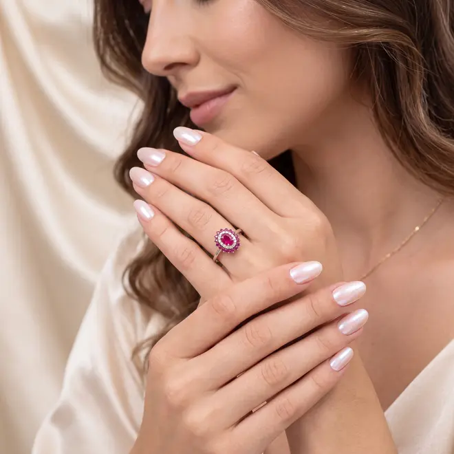 Anel de Ouro Branco com Diamantes e Rubis