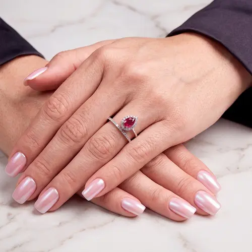Anel Gota de Ouro Branco com Diamantes e Rubi