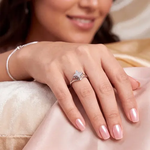 Anel Estrela de Ouro Branco com 5 Diamantes