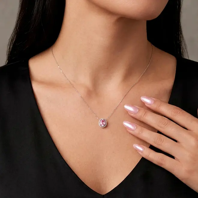 Pingente de Ouro Branco com Corrente Elos Cartier com 24 Diamantes e Turmalina Rosa