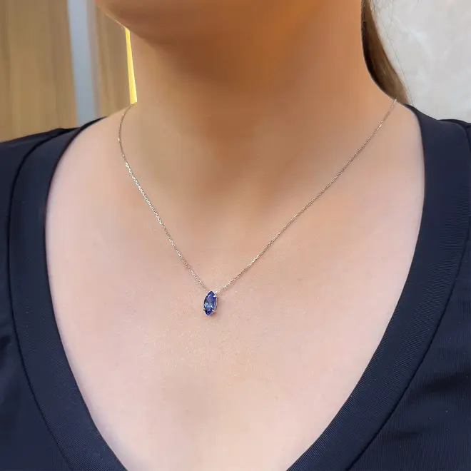 Pingente de Ouro Branco com Corrente e Tanzanita de 1,36 Cts.