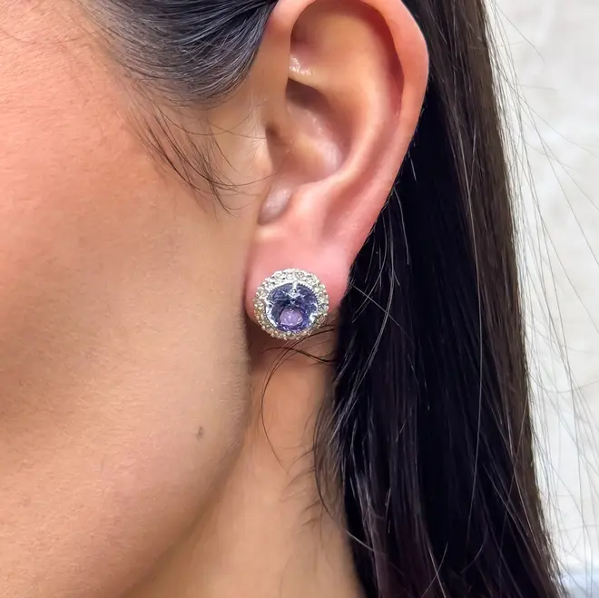 Par de Brincos de Ouro Branco com Diamantes e Tanzanitas totalizando 12,78 Cts.