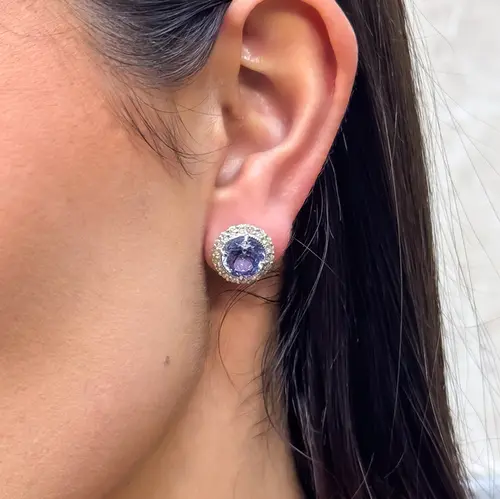 Par de Brincos de Ouro Branco com Diamantes e Tanzanitas totalizando 12,78 Cts.