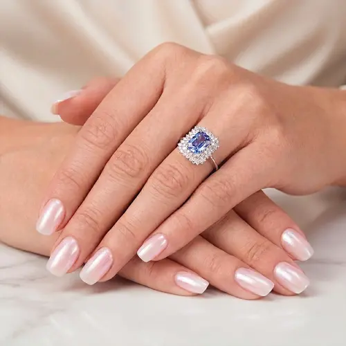 Anel de Ouro Branco com Diamantes e Tanzanita de 1,54 Cts.