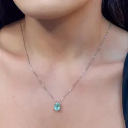 Pingente de Ouro Branco com Corrente Cartier e Esmeralda Colombiana de 2,55 Cts.