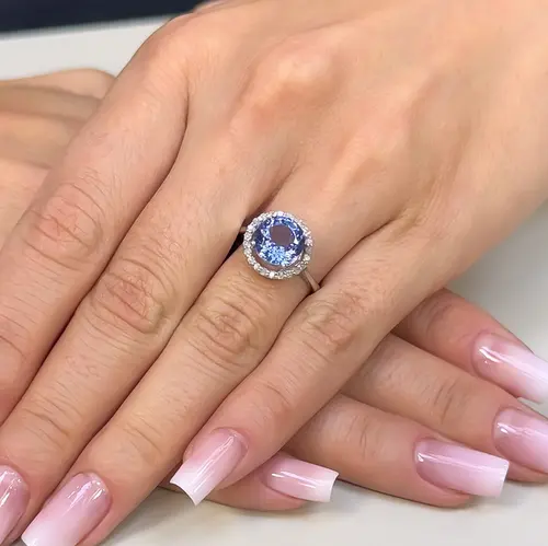 Anel de Ouro Branco com Diamantes e Tanzanita de 2,35 Cts.