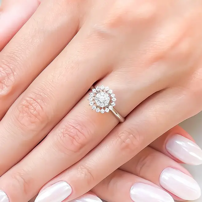 Anel Chuveiro de Ouro Branco com Diamantes totalizando 30 pts.