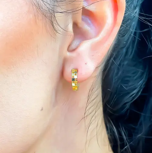 Par de Brincos Argola de Ouro Amarelo modelo Vasado