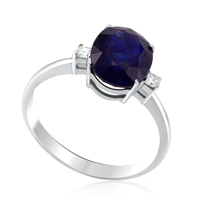 Anel de Ouro Branco com Diamantes e Safira de 4,22 Cts.