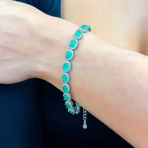 Pulseira de Prata com Cristais e 18 Esmeraldas, com Acabamento em Ródio