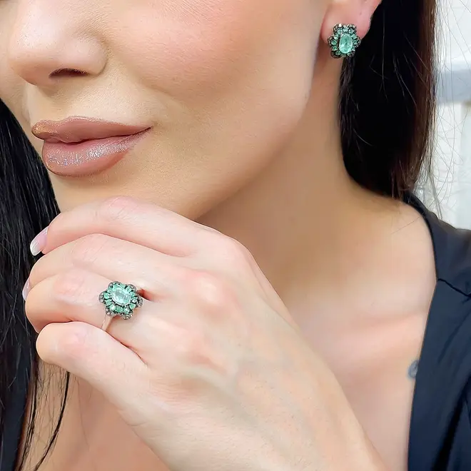 Conjunto Par de Brincos e Anel de Prata com Diamantes e Esmeraldas