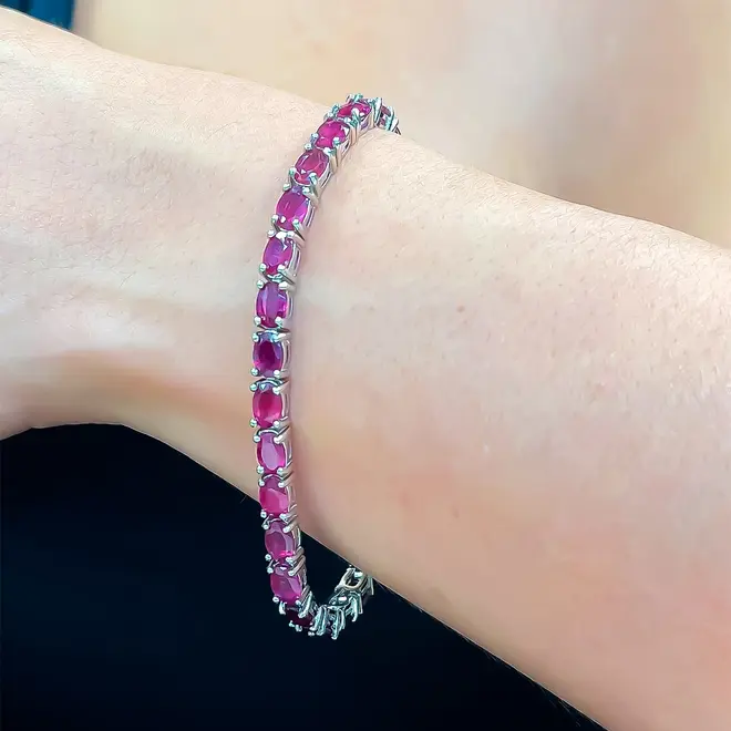 Pulseira de Prata com Rubis Ovais e Acabamento em Ródio