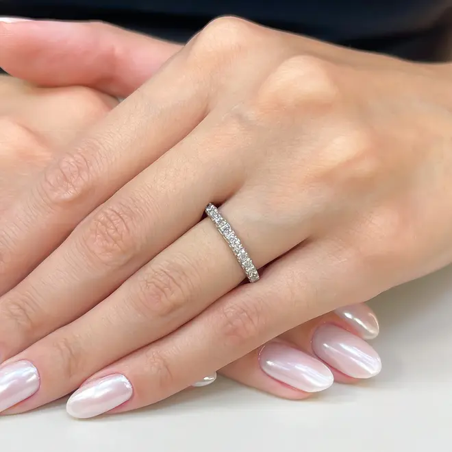 Aliança de Ouro Branco com Diamantes totalizando 35 pts. ARO 14 (NÃO ALTERA)