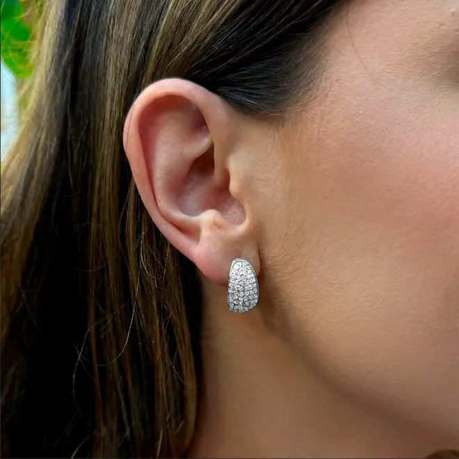 Par de Brincos Pavê de Ouro Branco com 66 Diamantes