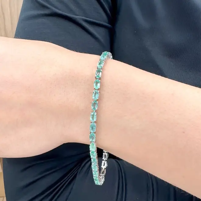 Pulseira de Ouro Branco com Esmeraldas totalizando 7,48 Cts.