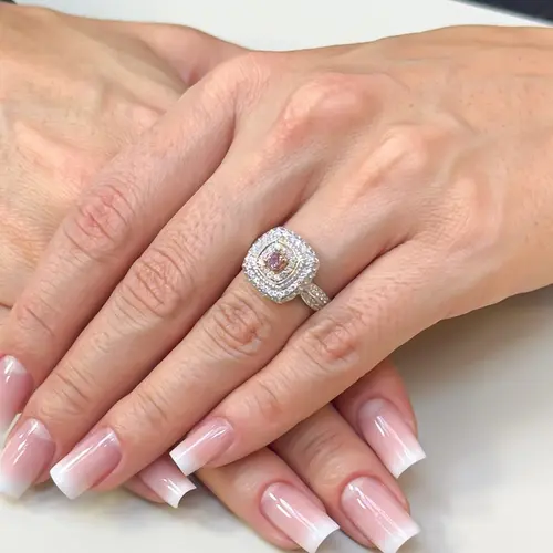 Anel de Ouro Branco com Diamantes Brancos e Rosa - Com certificado AGL - A024