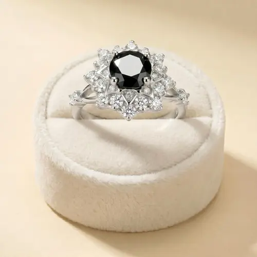 Anel de Prata com Cristais e Diamante Negro de 1,0 Cts.