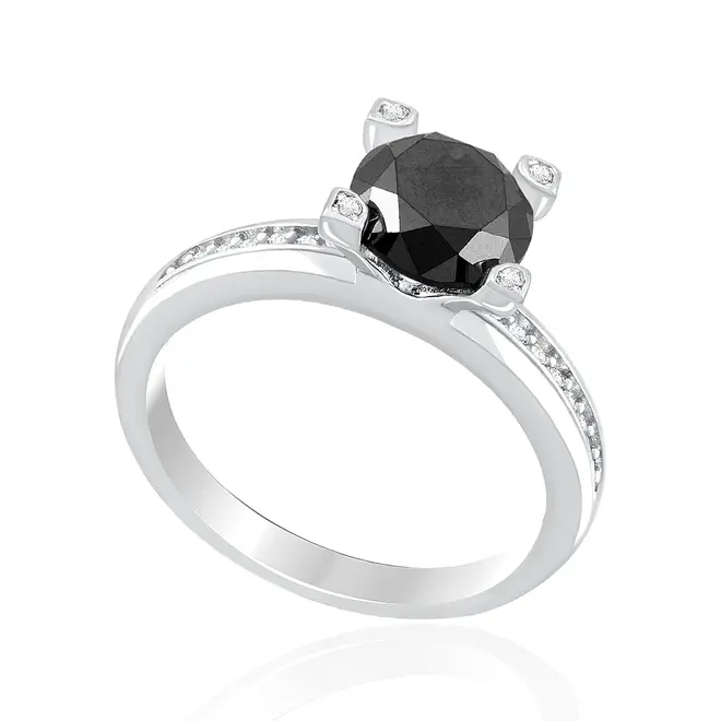 Anel Solitário de Prata com Cristais e Diamante Negro de 3,0 Cts.