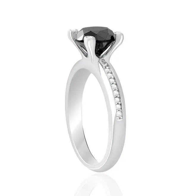 Anel Solitário de Prata com Cristais e Diamante Negro de 3,0 Cts.