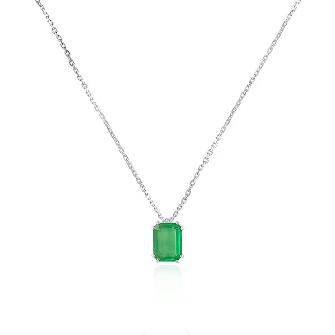 Pingente de Ouro Branco com Corrente Elos Cartier e Esmeralda Colombiana de 3,0 Cts.