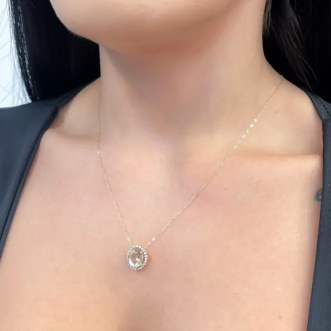 Pingente em Ouro Amarelo com Corrente, Diamantes e Morganita de 2,03 Cts.