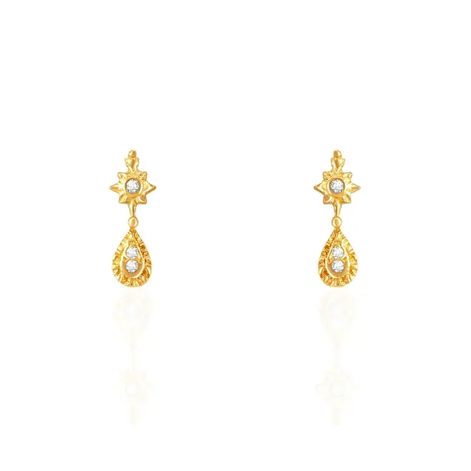 Par de Brincos Gotas de Ouro Amarelo com Diamantes totalizando 6 pts.