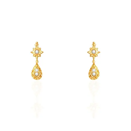 Par de Brincos Gotas de Ouro Amarelo com Diamantes totalizando 6 pts.