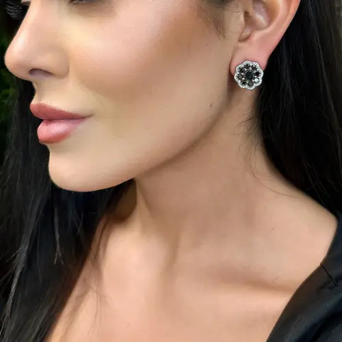 Par de Brincos de Prata com Diamantes Negros totalizando 7,0 Cts.
