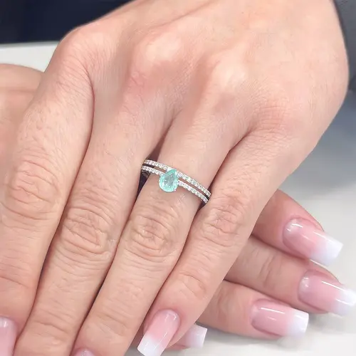 Anel de Ouro Branco com Diamantes e Turmalina Paraíba de 50 pts.