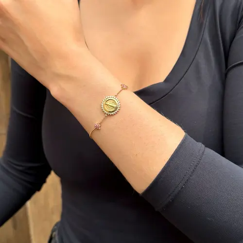 Pulseira Maria Imaculada de Ouro Amarelo com Diamantes e Safiras Rosas
