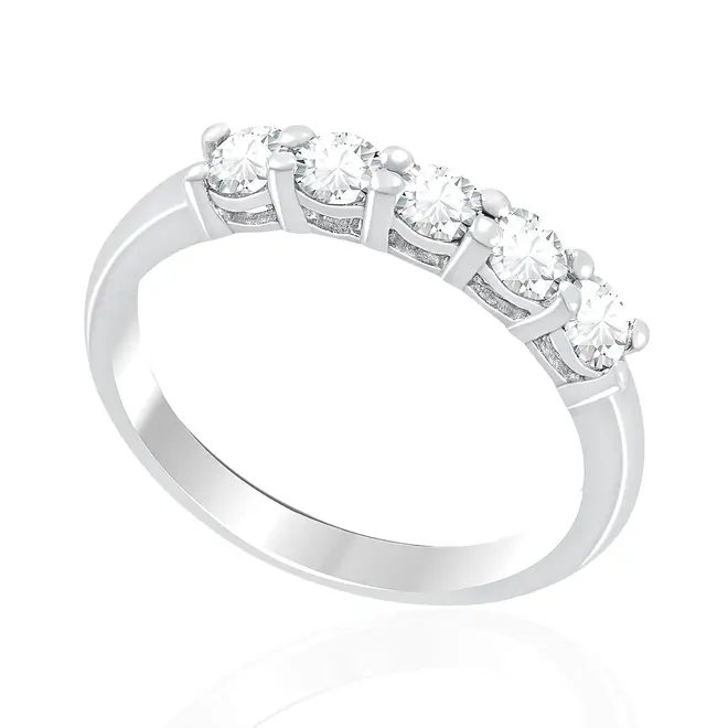 Meia Aliança de Ouro Branco com Diamantes totalizando 70 pts.