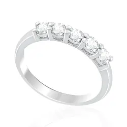 Meia Aliança de Ouro Branco com Diamantes totalizando 70 pts.