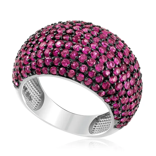 Anel Colmeia de Ouro Branco com 204 Rubis totalizando 4,08 Cts.