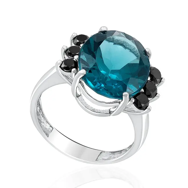 Anel de Ouro Branco com 73 Pts em Diamantes Negro e Topázio London Blue Oval de 7,0 Cts